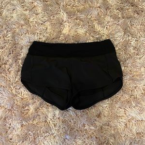black lulu lemon shorts size 4, 2.5 inches